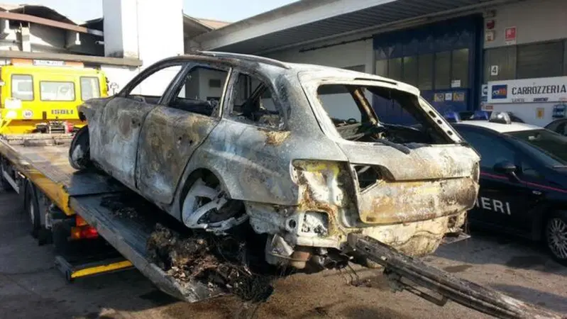 Audi gialla trovata bruciata nel trevigiano