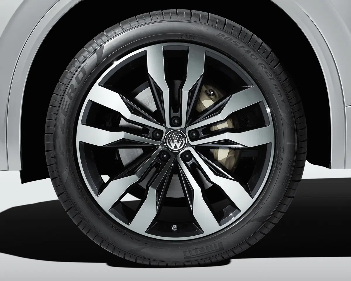 Volkswagen Touareg 2018, ecco il SUV VW visto da vicino [Video] (10)