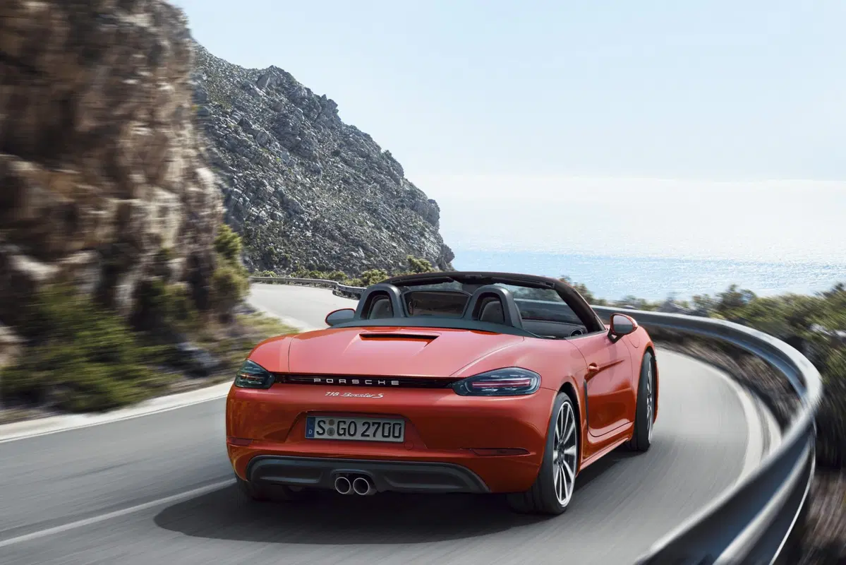 Porsche Boxster 718, ecco il restyling con il nuovo quattro cilindri (6)