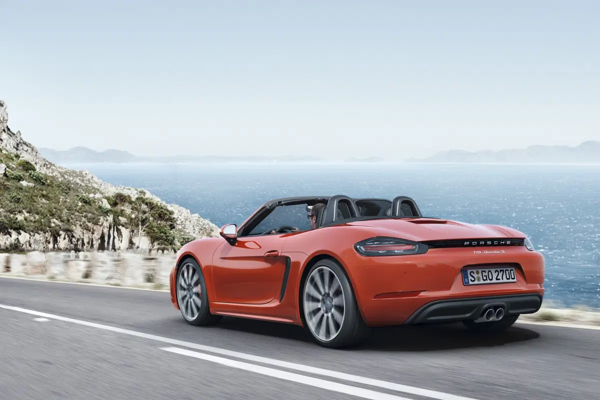 Porsche Boxster 718, ecco il restyling con il nuovo quattro cilindri (2)
