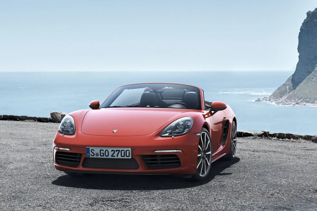 Porsche Boxster 718, ecco il restyling con il nuovo quattro cilindri (4)