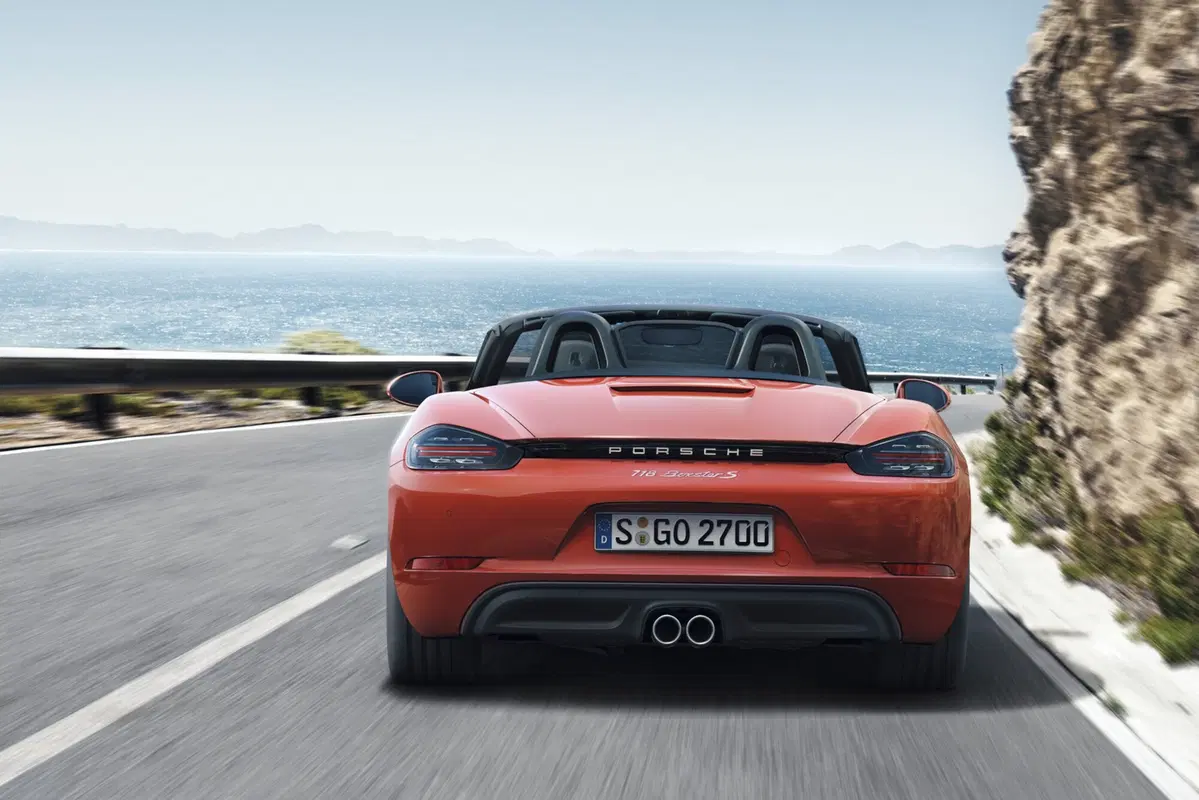 Porsche Boxster 718, ecco il restyling con il nuovo quattro cilindri (5)