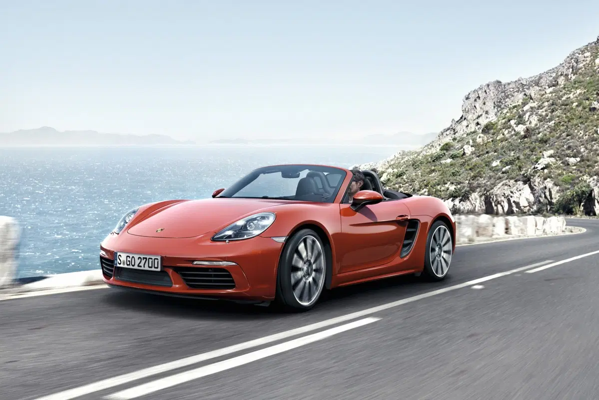Porsche Boxster 718, ecco il restyling con il nuovo quattro cilindri (3)