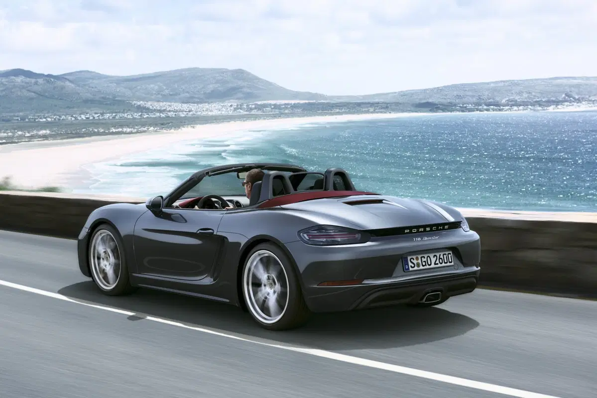 Porsche Boxster 718, ecco il restyling con il nuovo quattro cilindri (7)