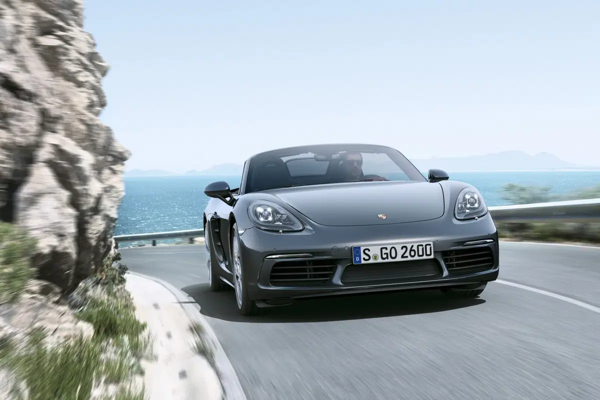 Porsche Boxster 718, ecco il restyling con il nuovo quattro cilindri (8)