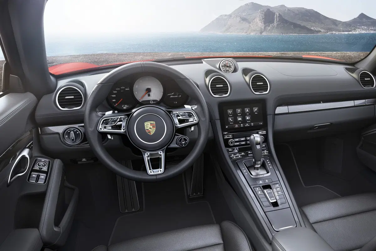 Porsche Boxster 718, ecco il restyling con il nuovo quattro cilindri (9)
