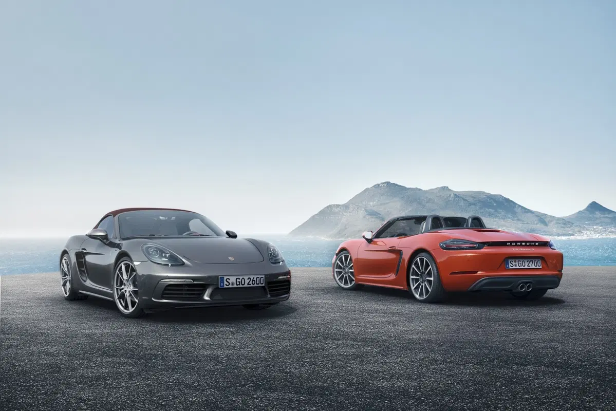 Porsche Boxster 718, ecco il restyling con il nuovo quattro cilindri (10)
