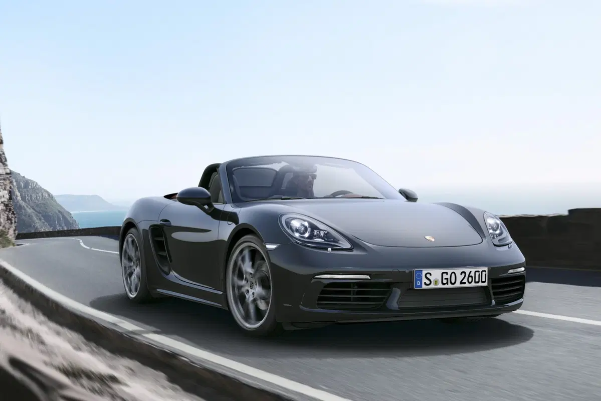 Porsche Boxster 718, ecco il restyling con il nuovo quattro cilindri (11)