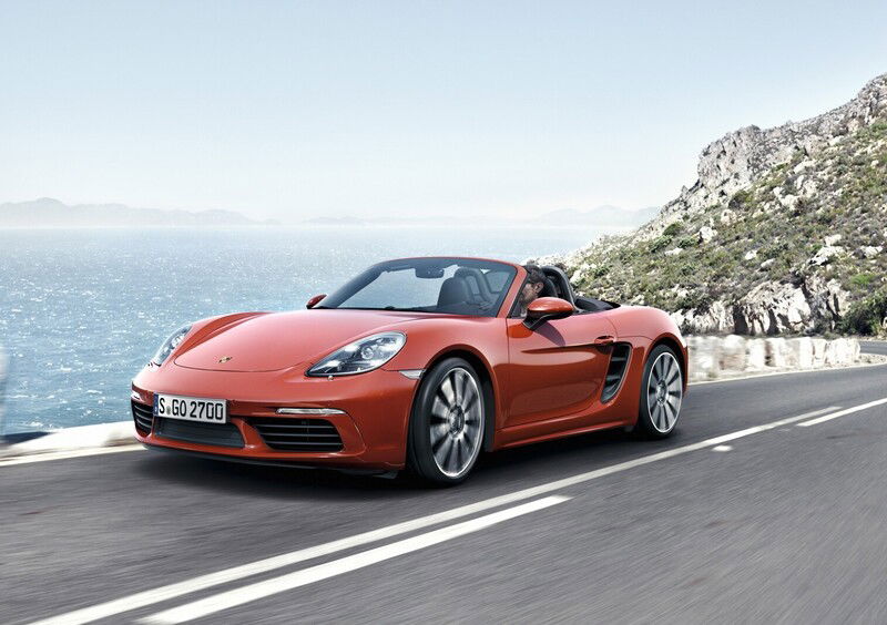 Porsche Boxster 718, ecco il restyling con il nuovo quattro cilindri boxer