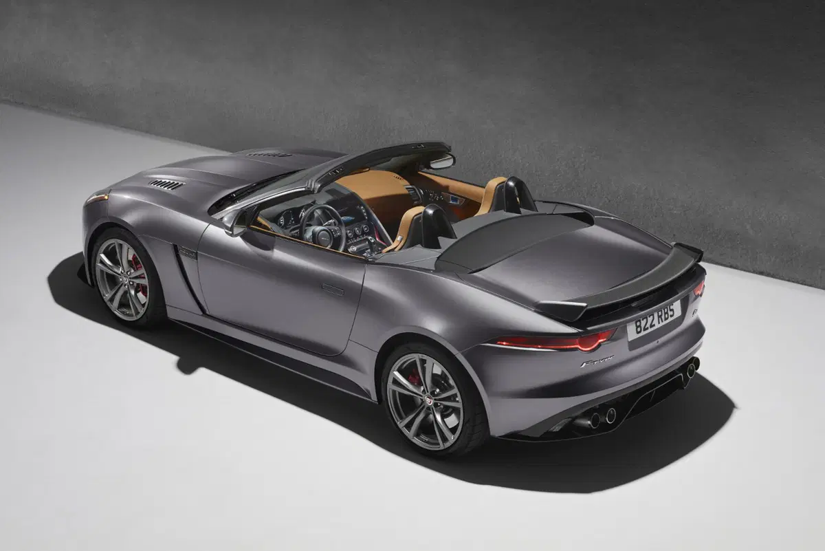 Jaguar F-Type SVR: a Ginevra con 575 cavalli [Video] (2)