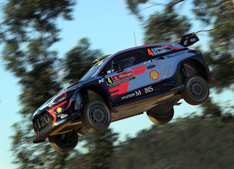 Il salto di Thierry Neuville, pilota Hyundai