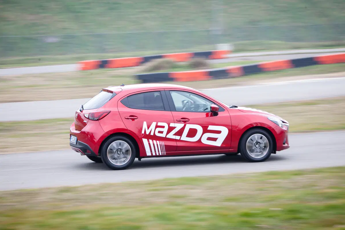 Mazda2, arriva il nuovo 1.5 diesel con consumi da record (14)