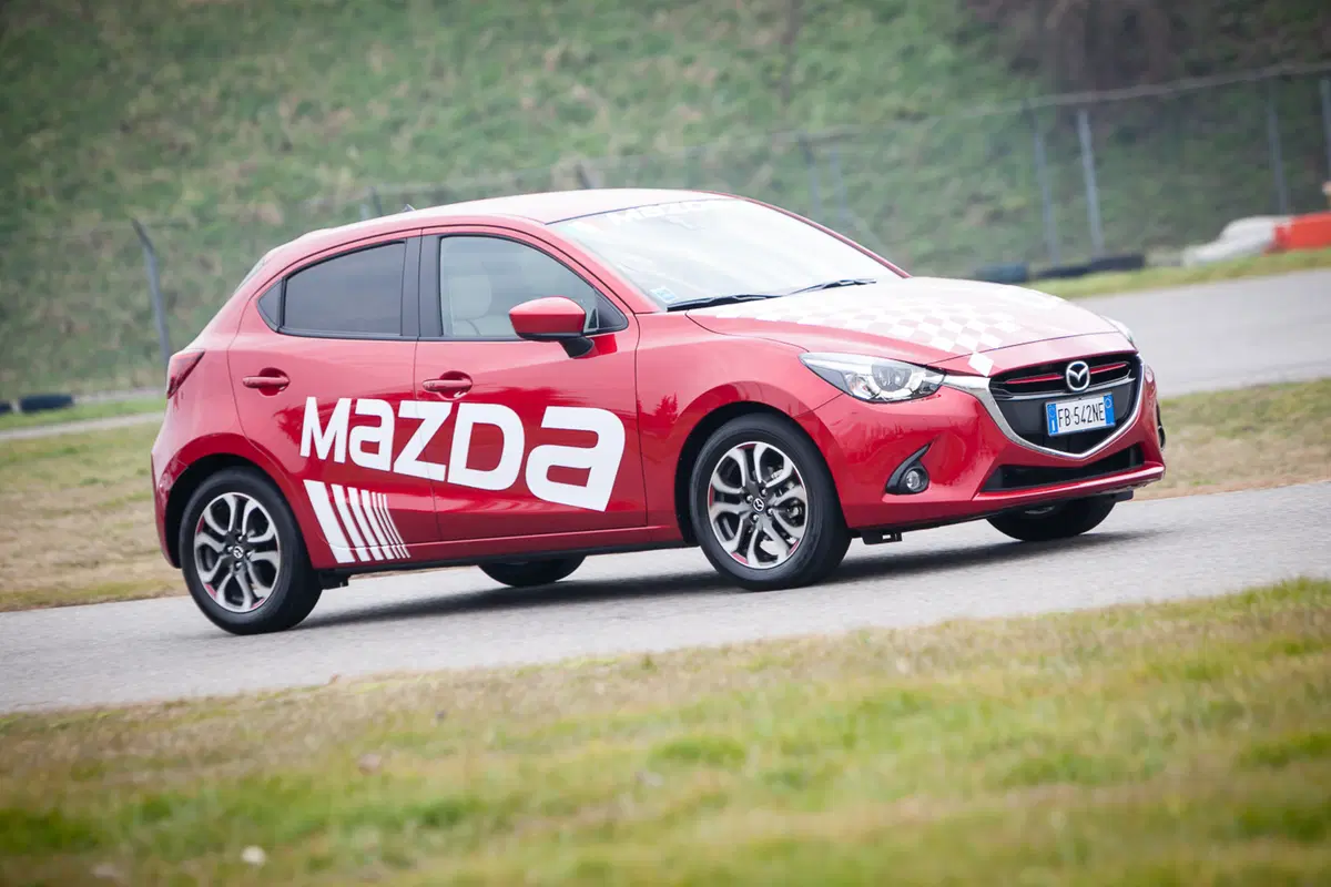 Mazda2, arriva il nuovo 1.5 diesel con consumi da record (19)