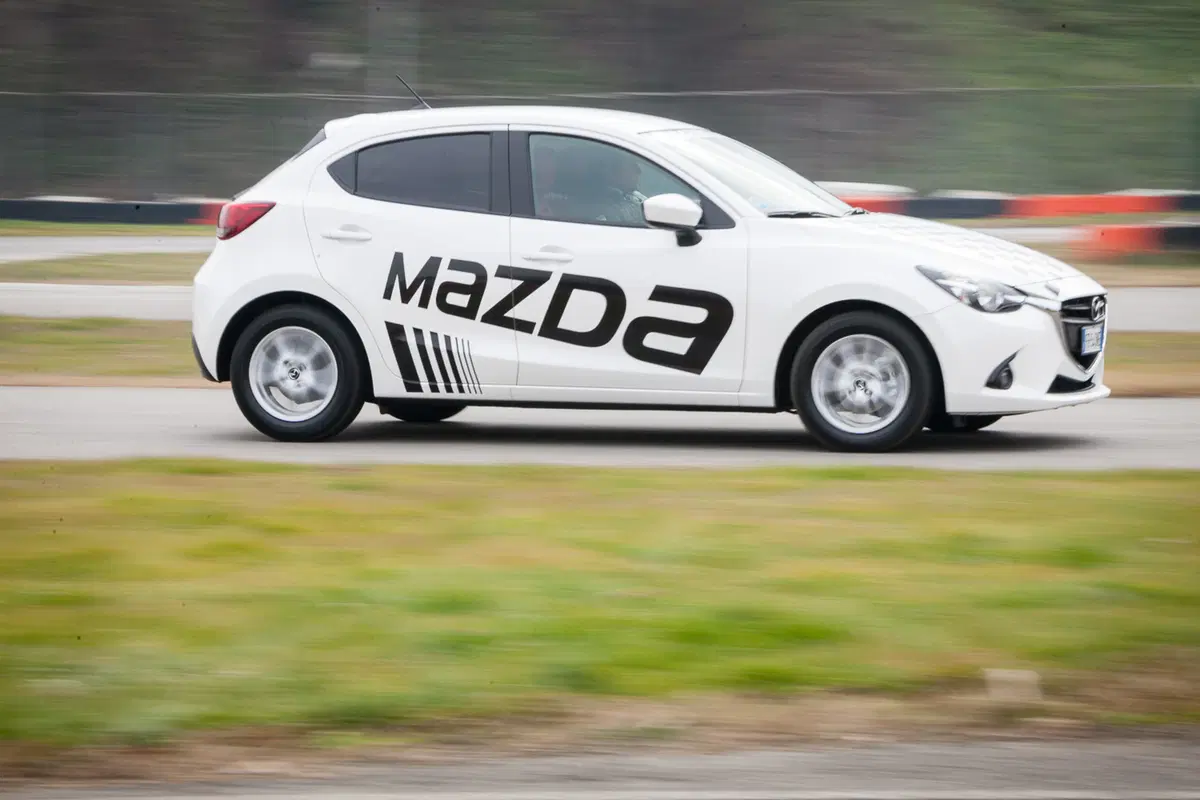 Mazda2, arriva il nuovo 1.5 diesel con consumi da record (17)
