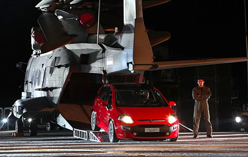La Fiat Punto Evo viene presentata alla stampa a bordo della portaerei "Cavour". E' il 2009