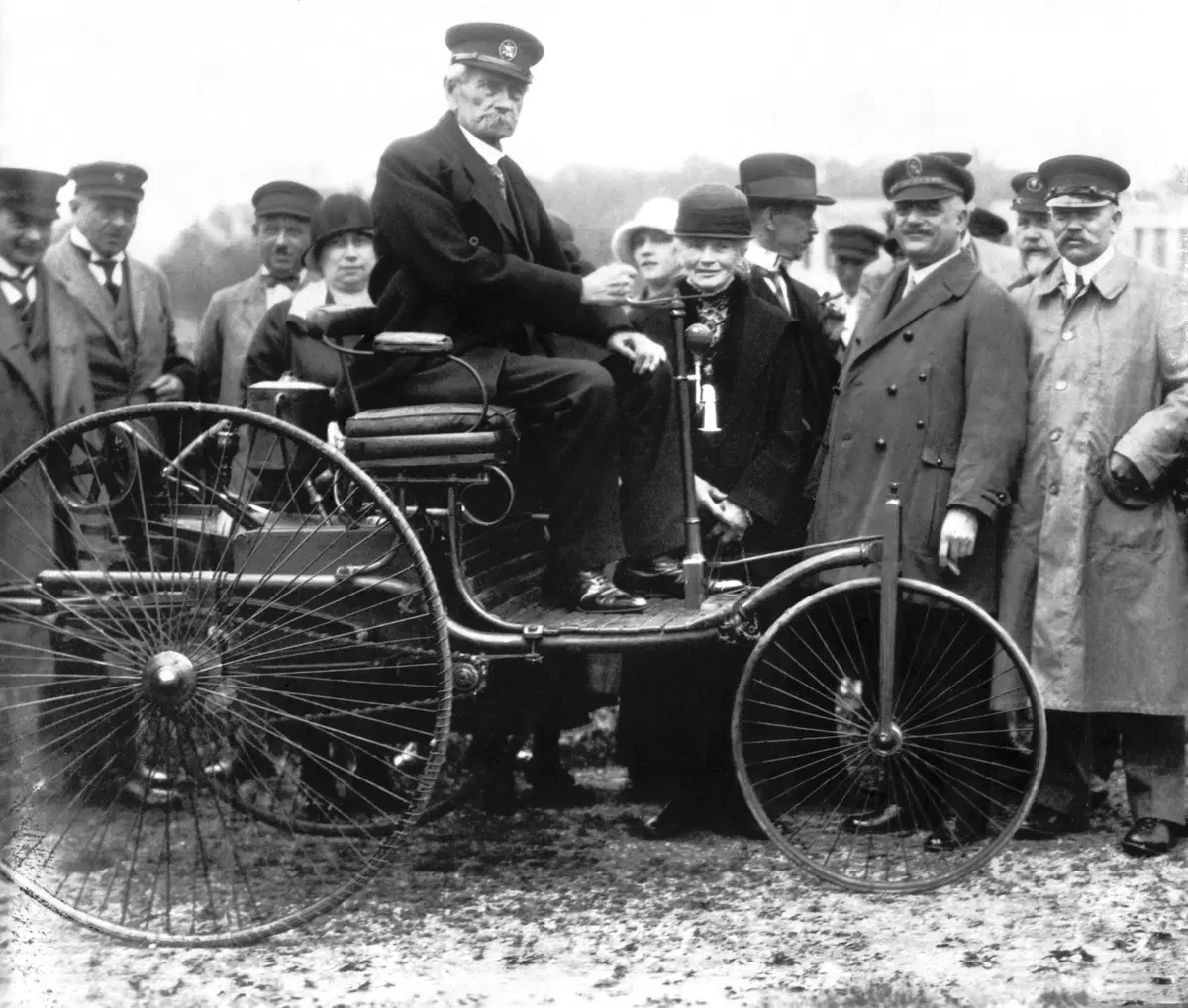 29 gennaio 2016: l'automobile compie 130 anni (2)