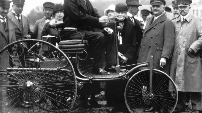 29 gennaio 2016: l'automobile compie 130 anni