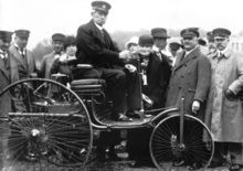 29 gennaio 2016: l'automobile compie 130 anni