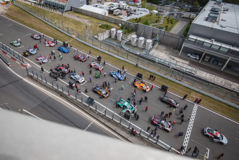 Eccoli qua, pronti per la qualifica. Ci vogliono 8' per fare 25 km