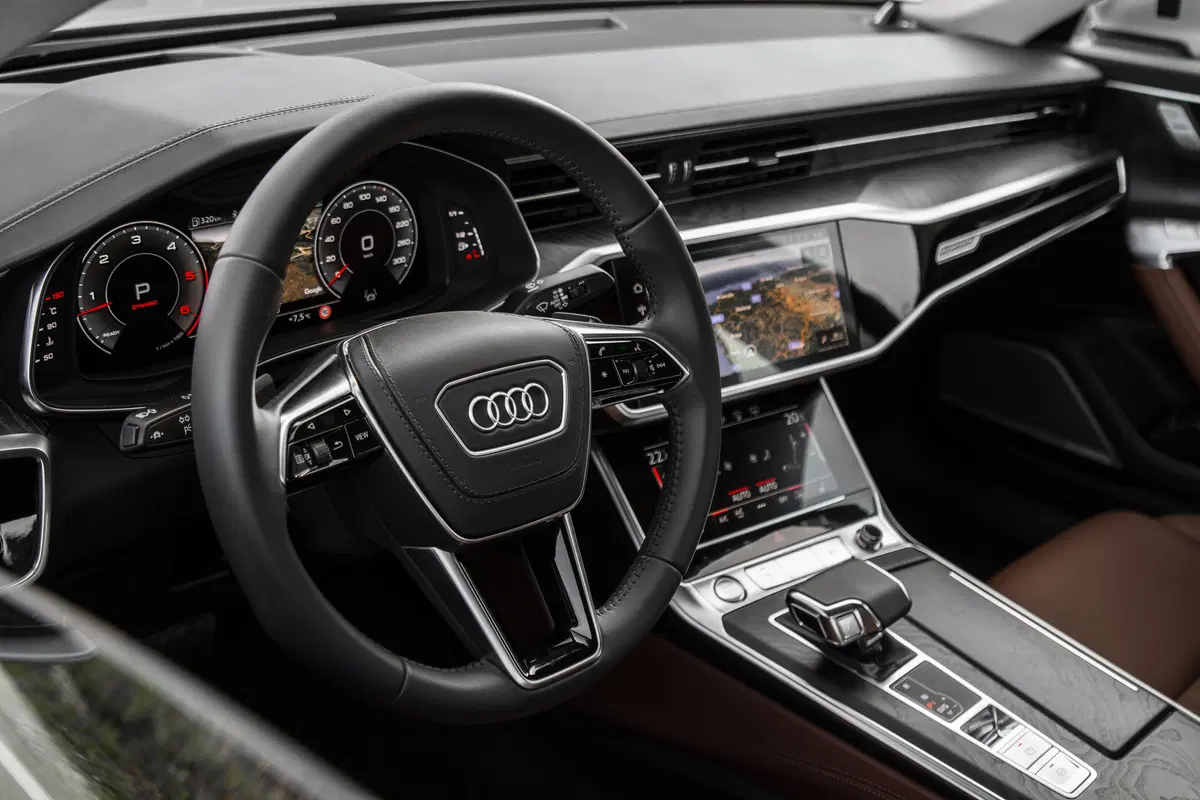 Audi A6 Sedan 2018. Tecnologia di A7 e A8 e che handling! (4)