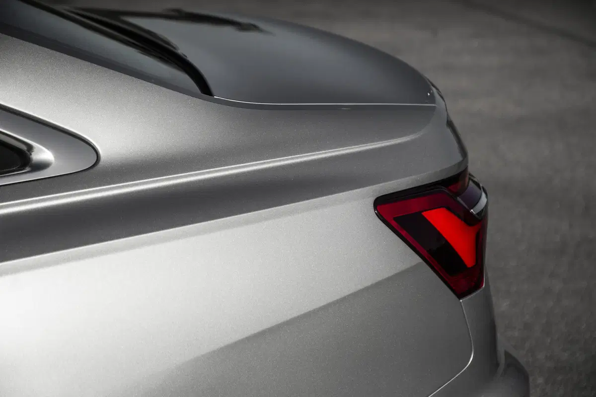 Audi A6 Sedan 2018. Tecnologia di A7 e A8 e che handling! (6)