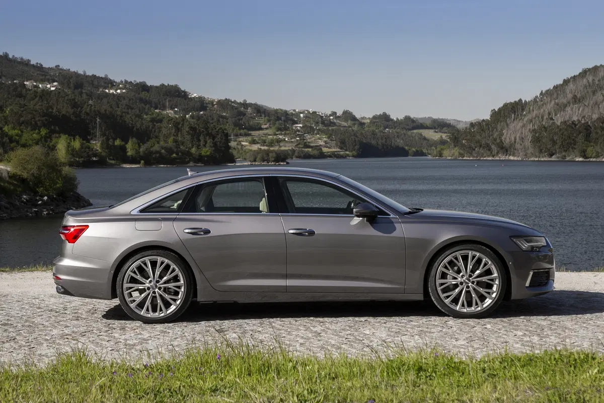Audi A6 Sedan 2018. Tecnologia di A7 e A8 e che handling! (9)