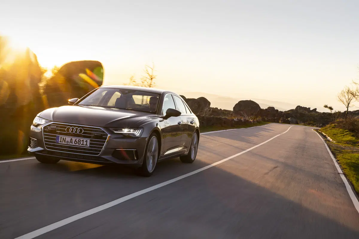 Audi A6 Sedan 2018. Tecnologia di A7 e A8 e che handling! (12)