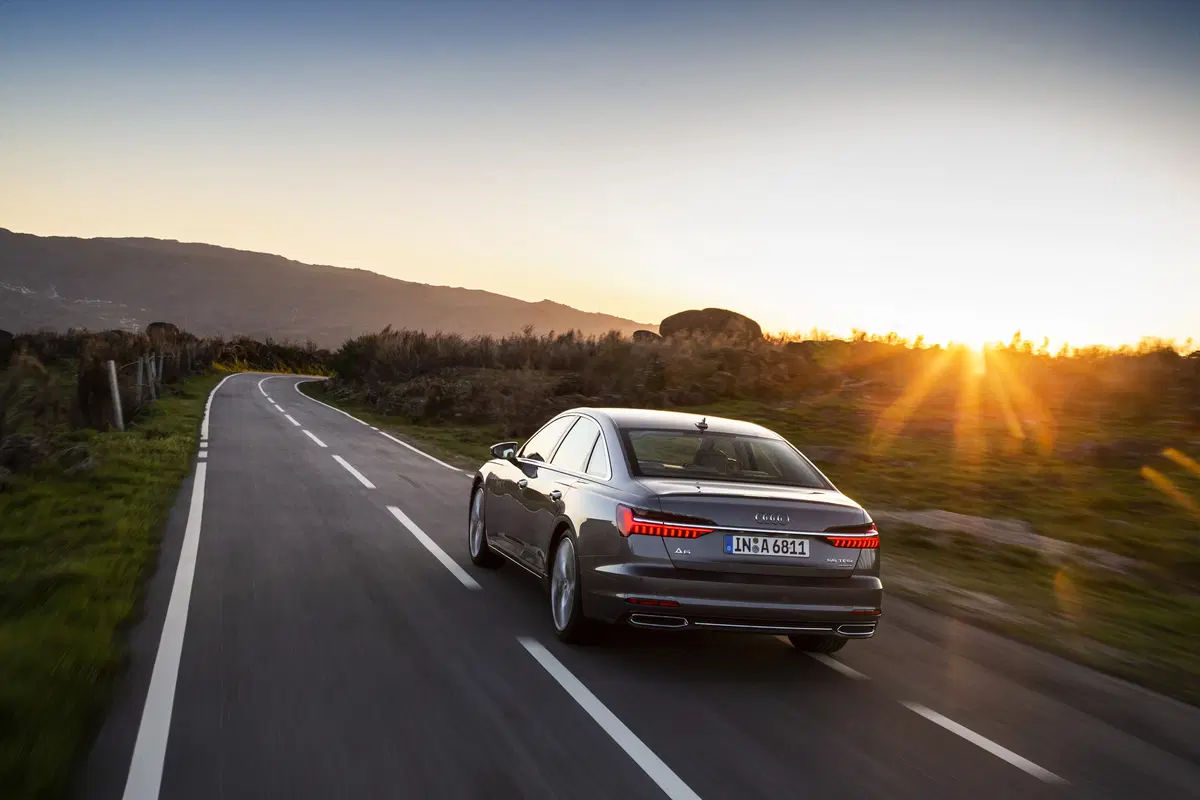 Audi A6 Sedan 2018. Tecnologia di A7 e A8 e che handling! (14)