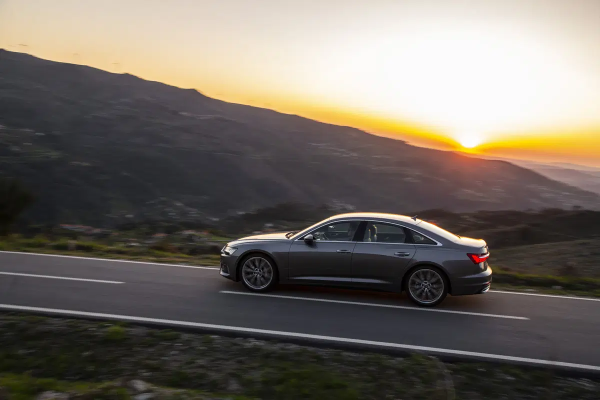 Audi A6 Sedan 2018. Tecnologia di A7 e A8 e che handling! (15)