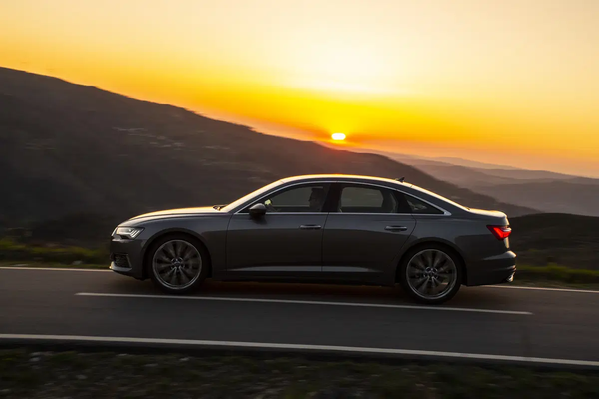 Audi A6 Sedan 2018. Tecnologia di A7 e A8 e che handling! (17)