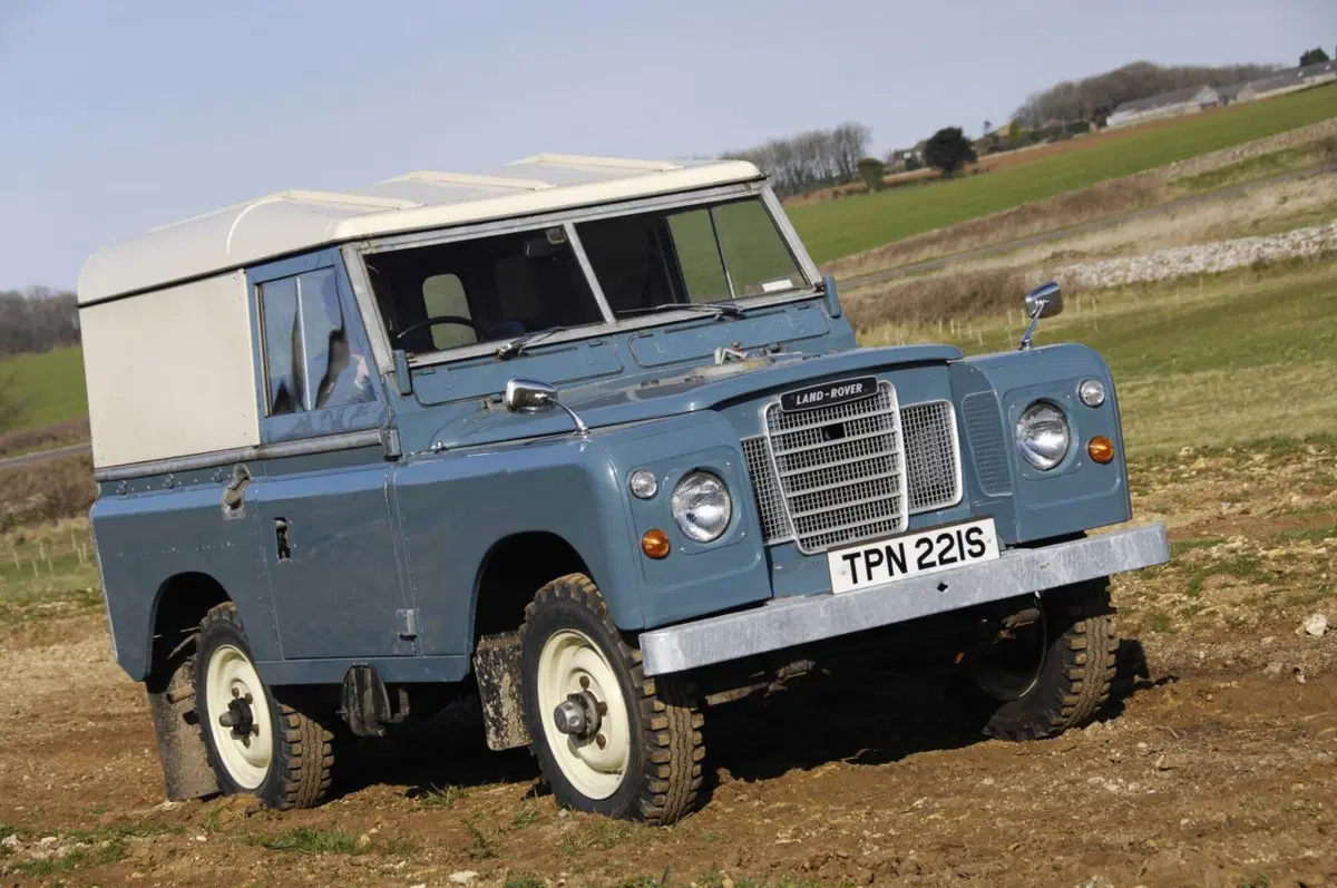 Land Rover Defender: la produzione si ferma a 2.016.933 esemplari (3)