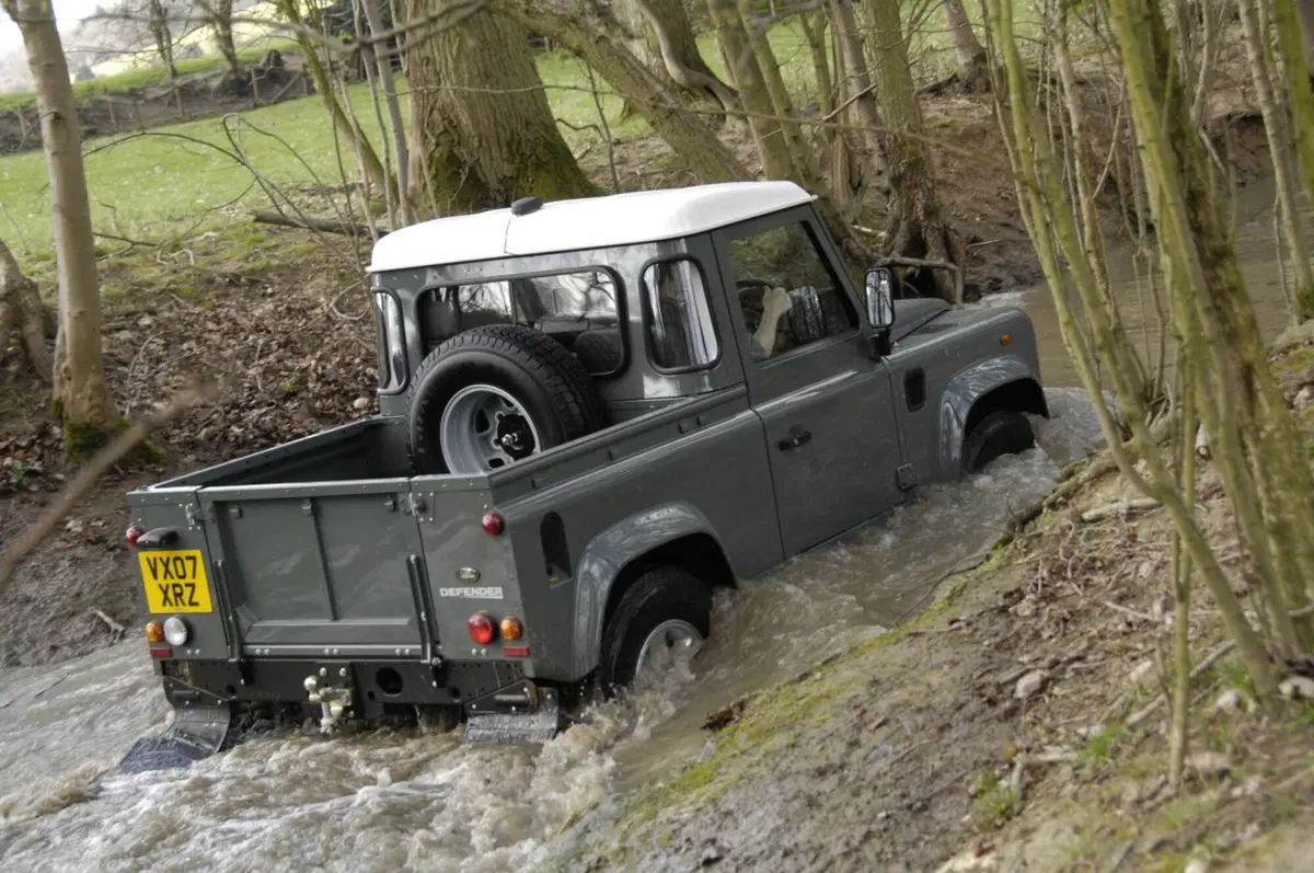 Land Rover Defender: la produzione si ferma a 2.016.933 esemplari (13)