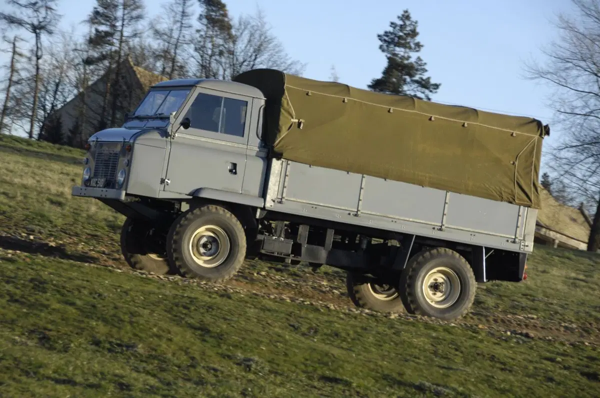 Land Rover Defender: la produzione si ferma a 2.016.933 esemplari (14)