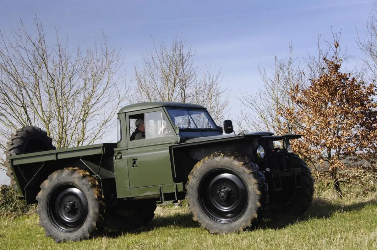 Land Rover Defender: la produzione si ferma a 2.016.933 esemplari (17)