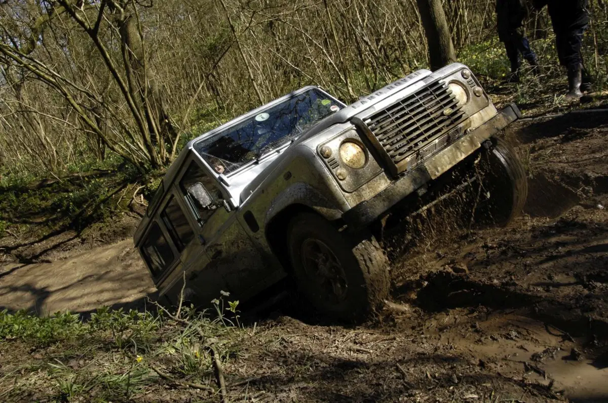 Land Rover Defender: la produzione si ferma a 2.016.933 esemplari (21)