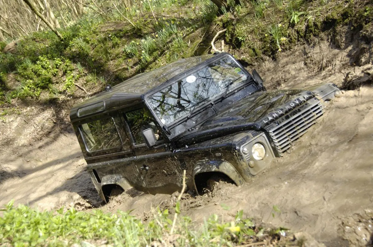 Land Rover Defender: la produzione si ferma a 2.016.933 esemplari (34)