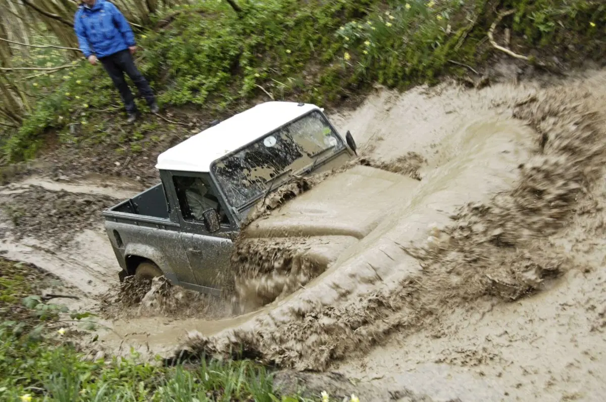 Land Rover Defender: la produzione si ferma a 2.016.933 esemplari (39)