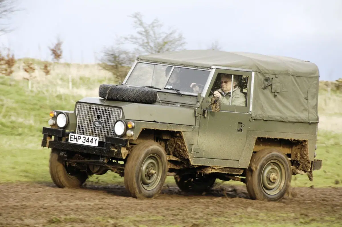 Land Rover Defender: la produzione si ferma a 2.016.933 esemplari (55)