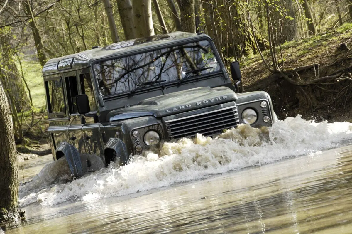 Land Rover Defender: la produzione si ferma a 2.016.933 esemplari (64)