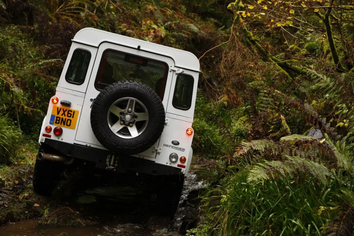 Land Rover Defender: la produzione si ferma a 2.016.933 esemplari (75)