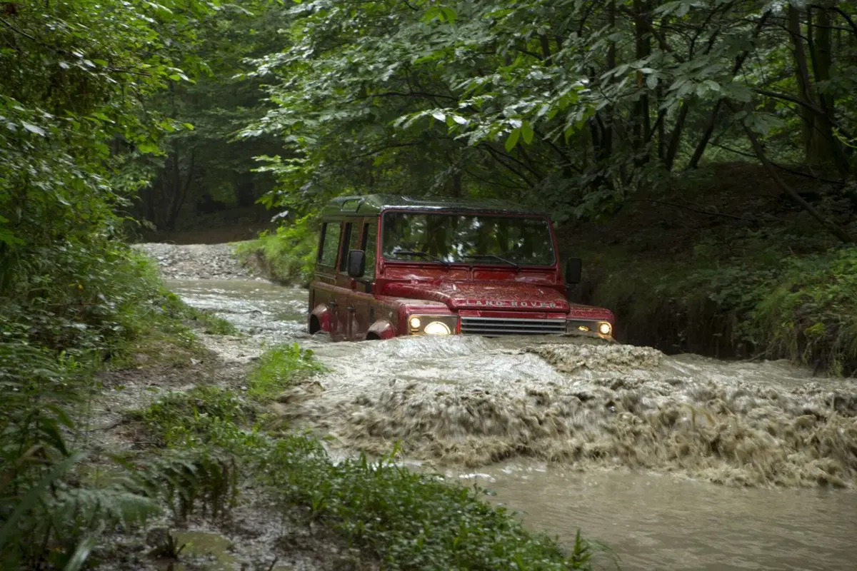 Land Rover Defender: la produzione si ferma a 2.016.933 esemplari (76)