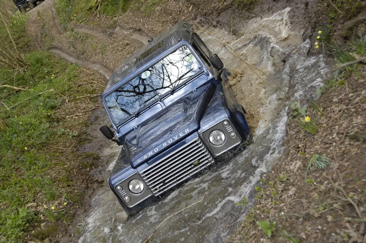 Land Rover Defender: la produzione si ferma a 2.016.933 esemplari (85)