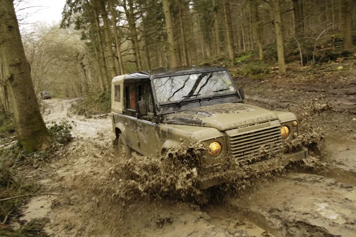Land Rover Defender: la produzione si ferma a 2.016.933 esemplari (87)