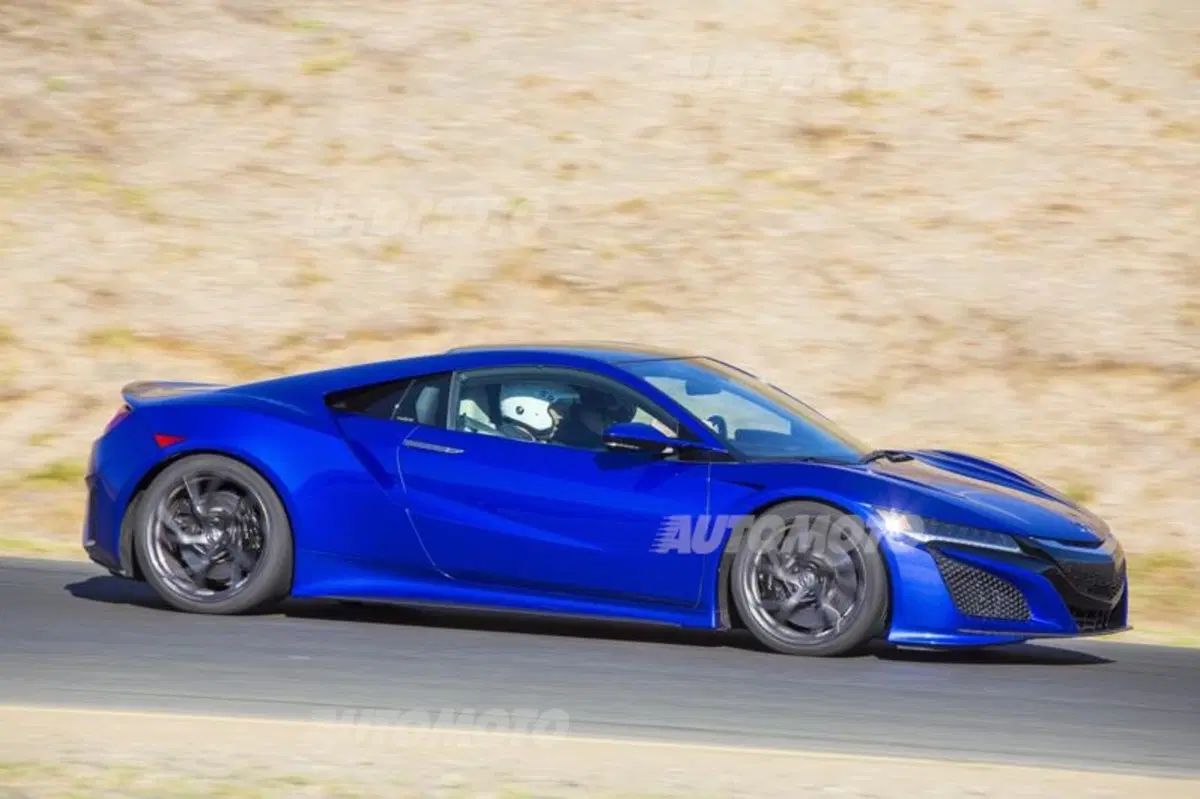 Honda NSX, le prestazioni della supercar ibrida giapponese (5)