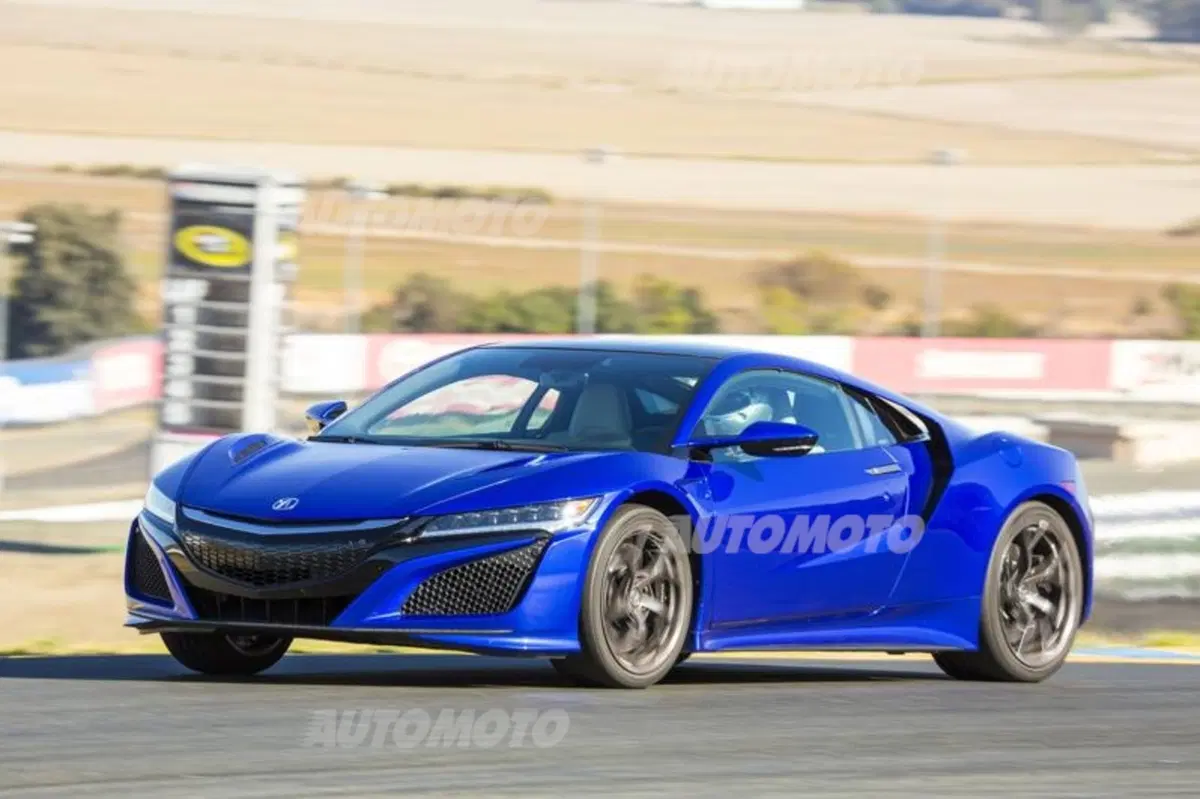 Honda NSX, le prestazioni della supercar ibrida giapponese (7)