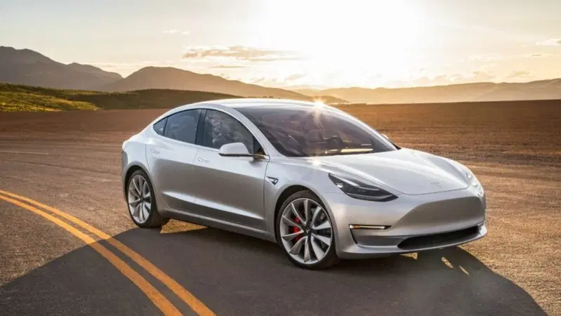 Tesla, arriva la Model 3 da 35.000 Euro e il supercharger V3
