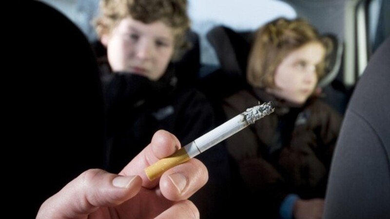 Fumo in auto: da oggi in vigore i nuovi divieti