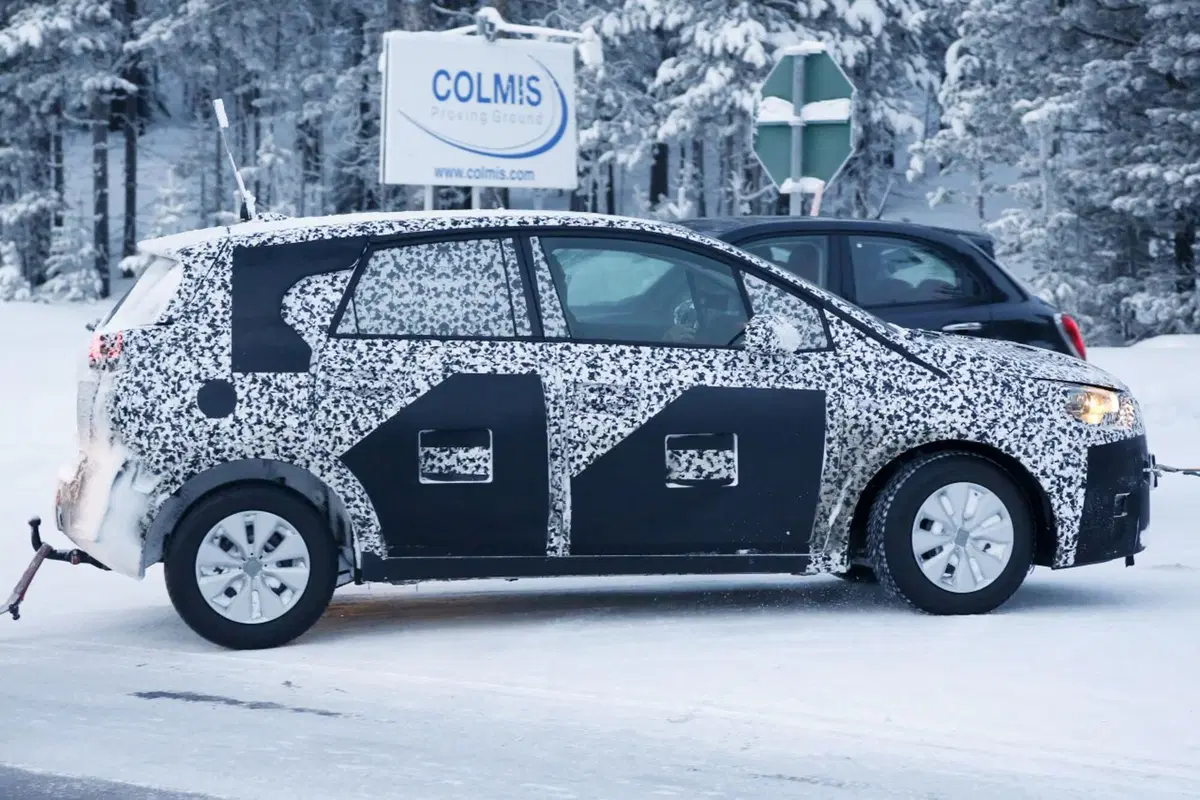 Opel Meriva III, via le portiere controvento (4)