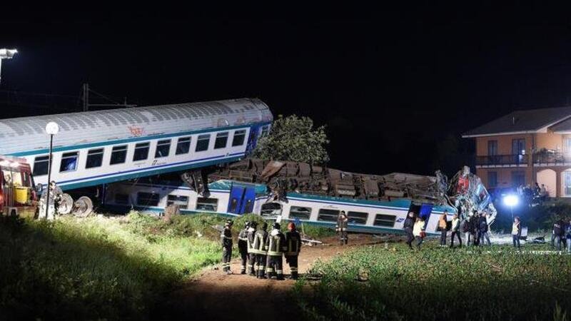 Treno contro Tir nel Torinese: due morti e 23 feriti