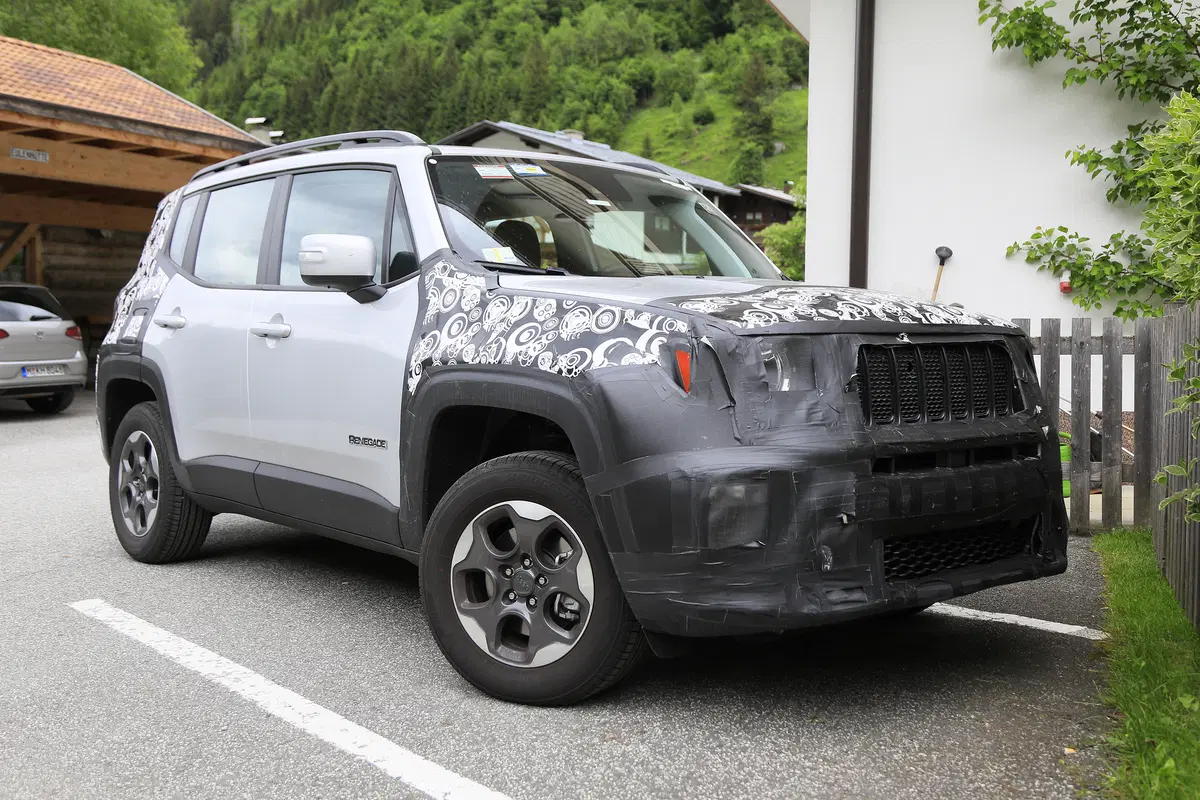 Jeep Renegade restyling, le foto spia